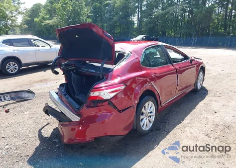 2020 Toyota Camry Le z USA, uszkodzony, nr VIN 4T1C11AK0LU983271